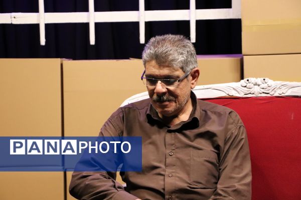 نمایش «در باران آمد» تا سوم مهرماه روی صحنه می‌رود