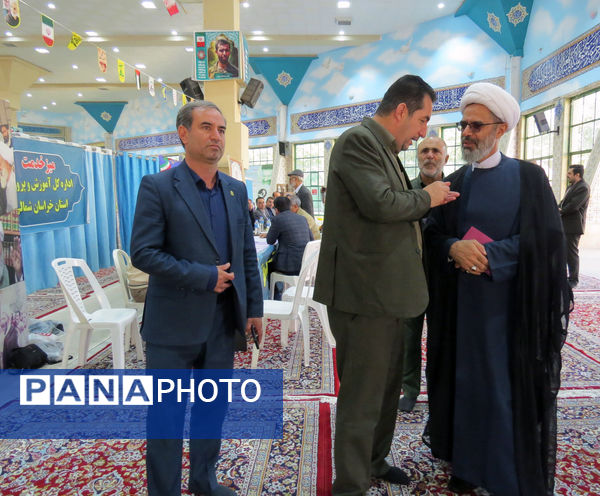 برپایی میز خدمت آموزش و پرورش خراسان شمالی