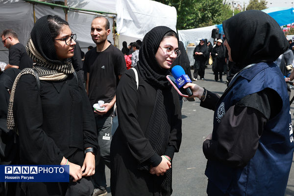 موکب «عشاق‌الحسین» سازمان دانش آموزی در راهپیمایی خانوادگی جاماندگان اربعین حسینی - تهران/ 2