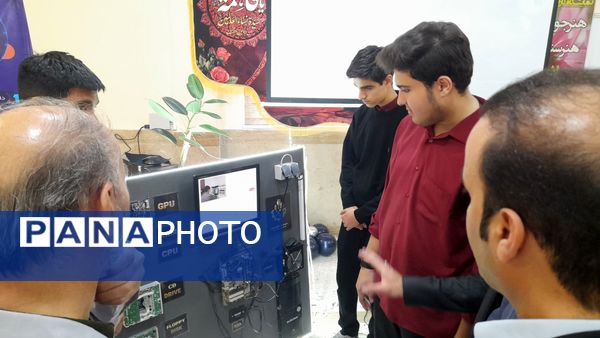 نمایشگاه کارآفرینی در هنرستان مولا متقیان