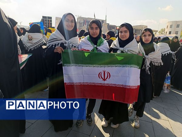 راهپیمایی روز دانش آموز و مبارزه با استکبار در مشهد 