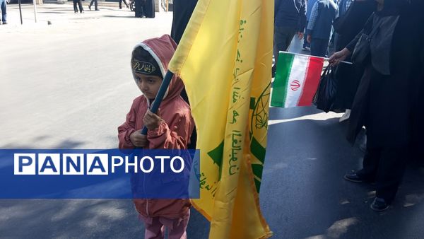 حضور پرشور دانش آموزان اراکی در یوم الله 13 آبان 