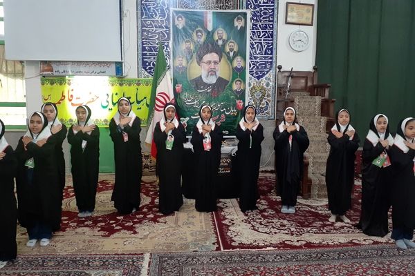 شرکت دانش‌آموزان دبستان حضرت فاطمه(س) در مراسم سالگرد شهدای خدمت