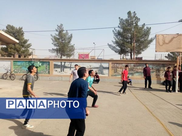 آغاز رقابت‌های ورزشی دبیرستان نمونه آیت‌الله خامنه‌ای 