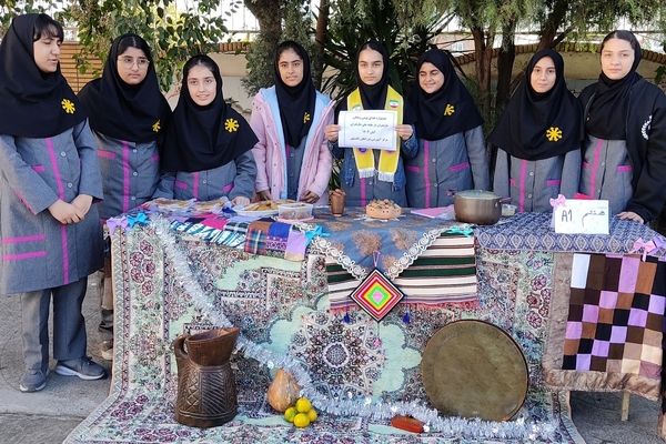 گرامیداشت روز دانش‌آموز در دبیرستان فرزانگان قائمشهر