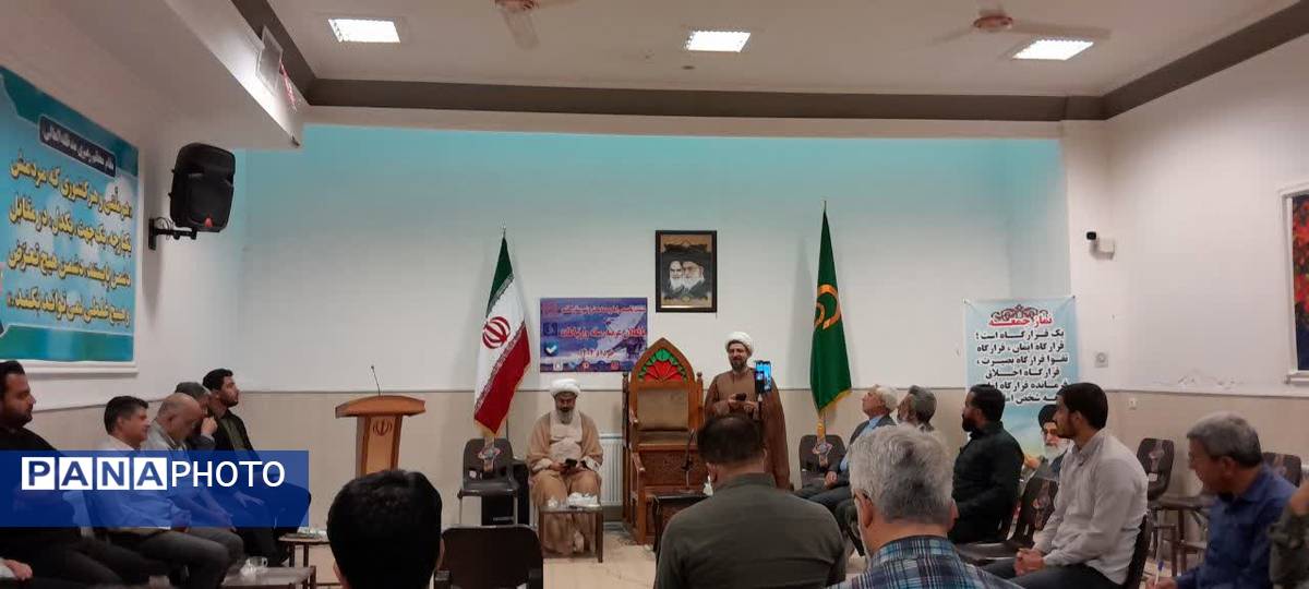 نشست تخصصی امام جمعه شهرستان کاشمر با فعالان عرصه رسانه و ارتباطات
