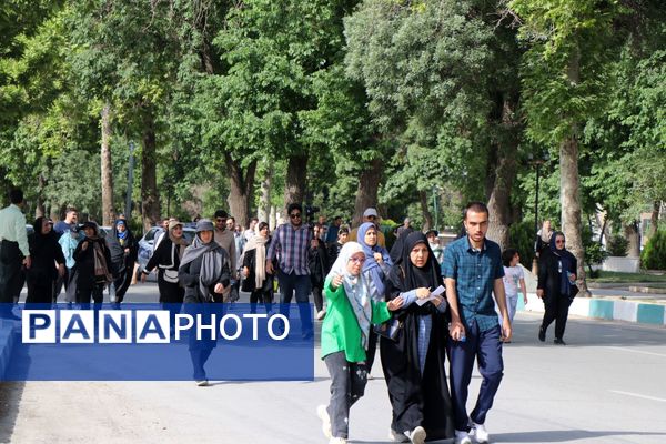 پیاده روی بزرگ خانوادگی در کرمانشاه 