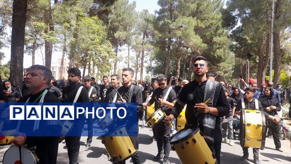 پیاده‌روی جاماندگان اربعین با حضور پرشور مردم حسینی نیشابور