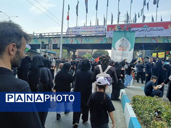 استقبال دلدادگان اباعبدالله الحسین (ع) از پیاده‌روی جاماندگان اربعین حسینی‌ 
