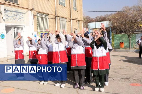 در سایه سکون؛ زنگ ایمنی و زلزله در دبیرستان اندیشه‌نفیس به صدا درآمد