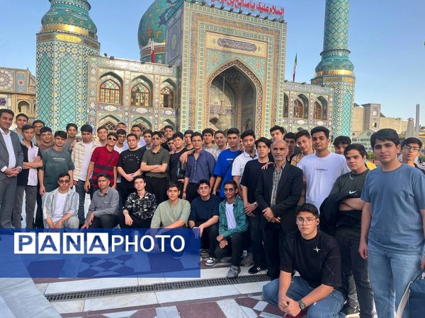 بازدید دانش آموزان دبیرستان نمونه آیت‌الله خامنه‌ای کاشمر از مجلس شورای اسلامی