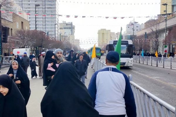 خروش اقشار مختلف مردم مشهد در راهپیمایی ۲۲ بهمن ماه