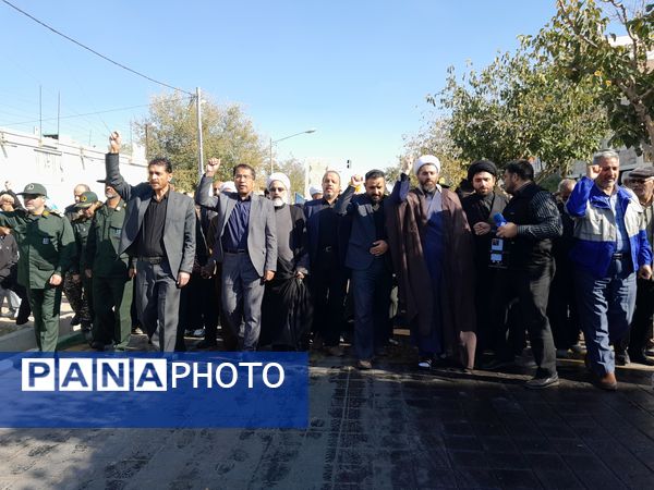 حضور دانش آموزان و آحاد مردم شریف منطقه رضویه در راهپیمایی 13آبان