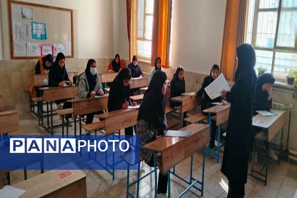  امتحانات ترم اول در دبیرستان دهنوی