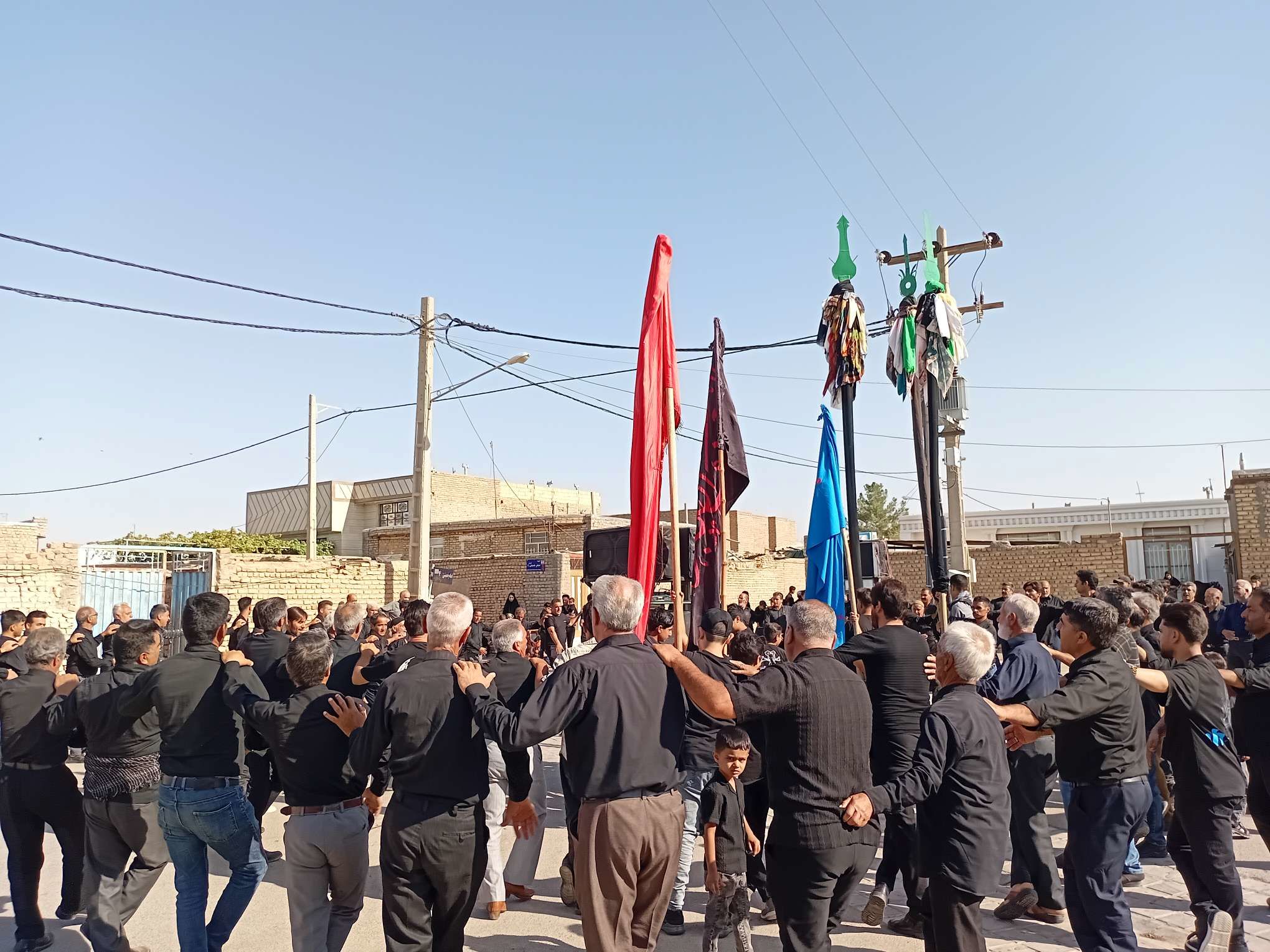 صبح اربعین در نقاب و آیین باشکوه "حسن حسین" غوغایی به پا کرد