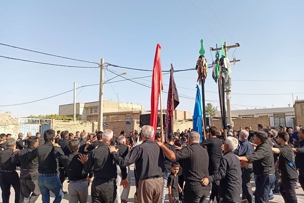 صبح اربعین در نقاب و آیین باشکوه "حسن حسین" غوغایی به پا کرد
