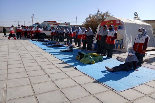 اجرای مانور زلزله و ایمنی در دبستان دین و دانش ابرکوه