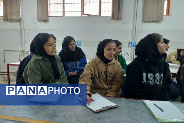  کارگاه‌های علمی و پژوهشی در مدرسه شهید همت شهرستان ملارد 