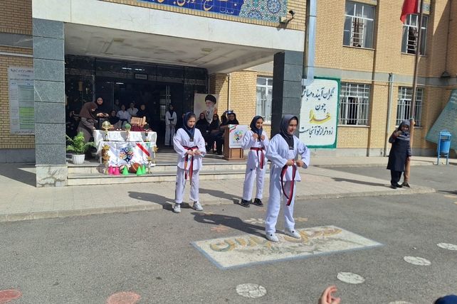 یک روز ورزشی در دبیرستان معراج تبریز
