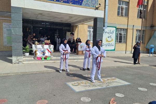 یک روز ورزشی در دبیرستان معراج تبریز