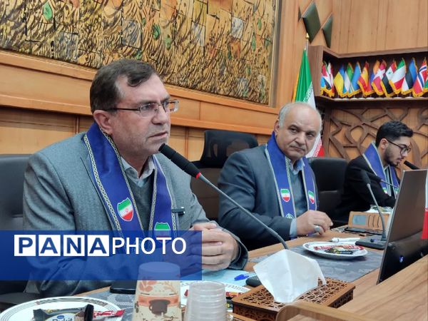 نشست هم‌اندیشی مسئولان سازمان دانش‌آموزی استان فارس روز اول