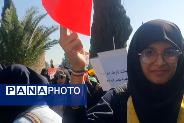 تجمع بزرگ دانش‌آموزان در روز 13 آبان