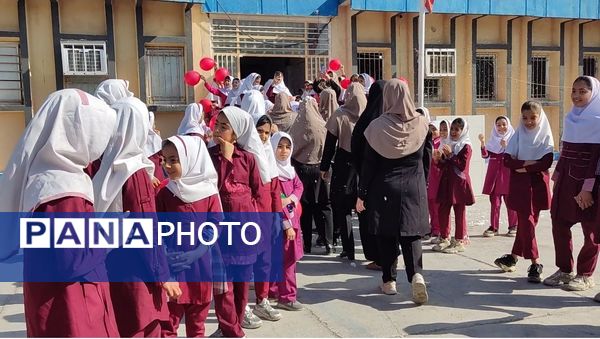 ویژه برنامه هفته معلم در دبستان استقلال حاجی آباد