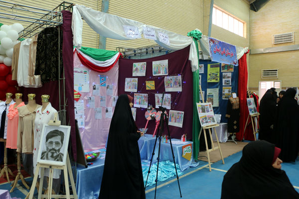 برپایی نمایشگاه عفاف و حجاب در هنرستان ایمان قم