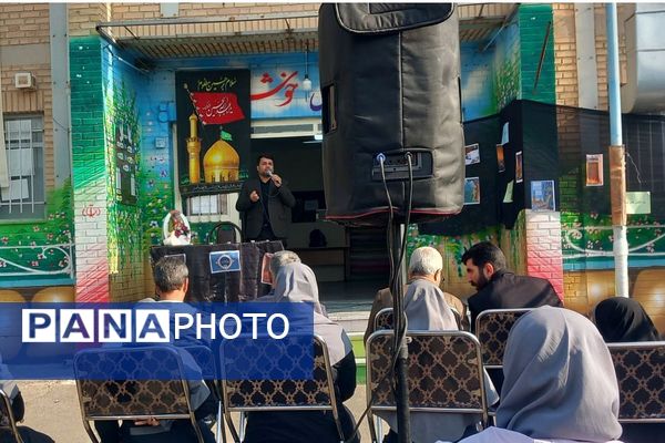 سوگواری فرهنگیان و دانش‌آموزان شهرستان قرچک در مدرسهٔ متوسطه اول بنیاد پانزده خرداد 