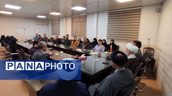 دیدار کادر آموزشی مدارس و دانش‌آموزان با امام جمعه شهرستان ساوه