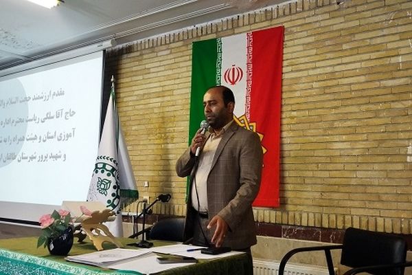 طالقان با وسعتی حدود ۱۲۰۰ کیلومتر مربع، دارای مدارس متعددی است