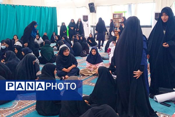 اجتماع بزرگ جوانان نقش آفرین و گام دوم انقلاب به‌مناسبت گرامیداشت هفته دفاع مقدس