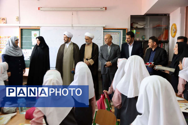 طرح سپاس معلم در مدارس شهرستان اسلامشهر با حضور مسئولین شهرستان