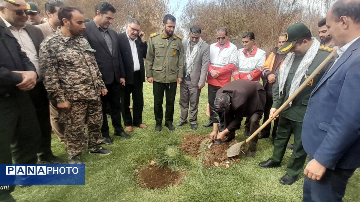 نمایش اقتدار بسیجیان در نورآباد به‌مناسبت هفته بسیج مستضعفین