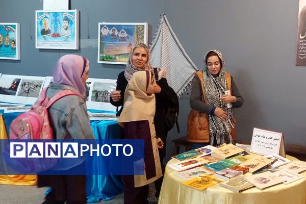 مراسم تجلیل از برگزیدگان جشنواره های فرهنگی هنری کانون‌ فرهنگی وتربیتی حضرت زینب (س) ناحیه۳ شیراز 