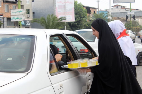 میزبانی دانش‌آموزان گلوگاهی از مسافران و زائران رضوی 