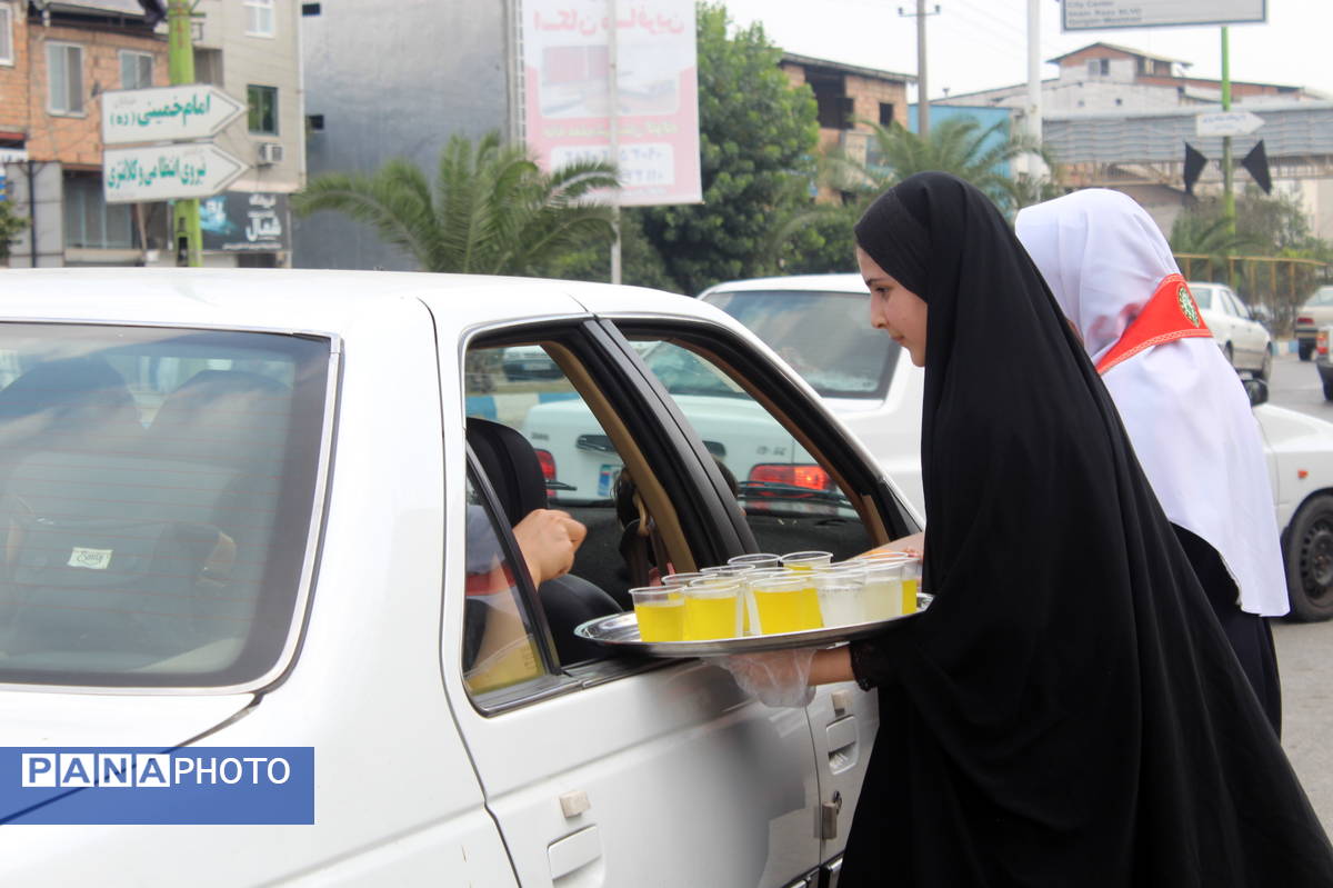 میزبانی دانش‌آموزان گلوگاهی از مسافران و زائران رضوی 