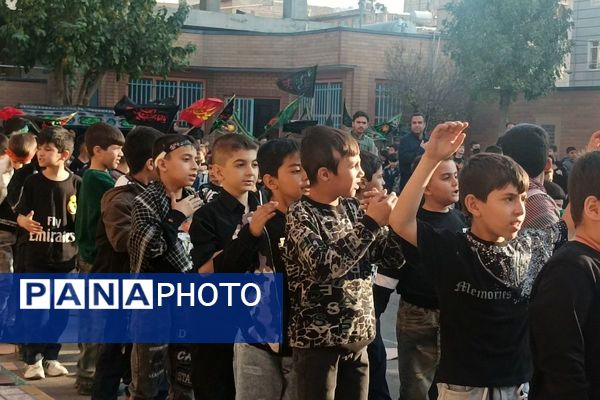 طنین نوای عشق و عزا؛ مراسم عزاداری دهه دوم فاطمیه در مدارس بهارستان‌دو