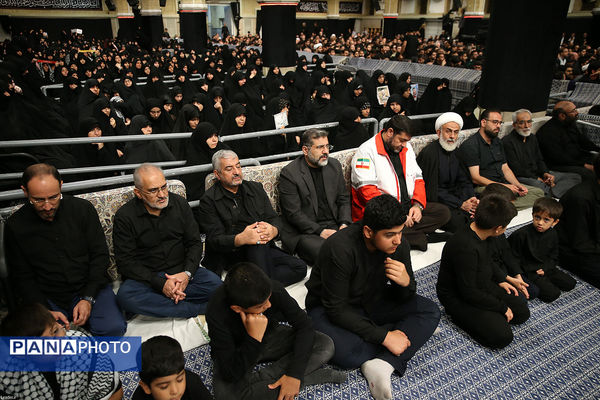 مراسم عزاداری شب عاشورای حسینی (علیه‌السلام) با حضور رهبر انقلاب