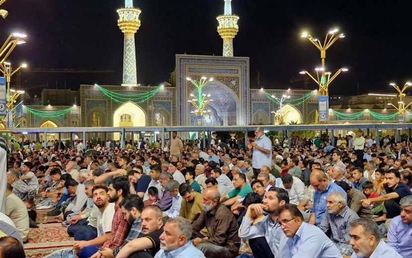 برگزاری نماز آیات در حرم امام رضا (ع) 