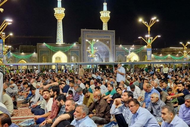 برگزاری نماز آیات در حرم امام رضا (ع) 