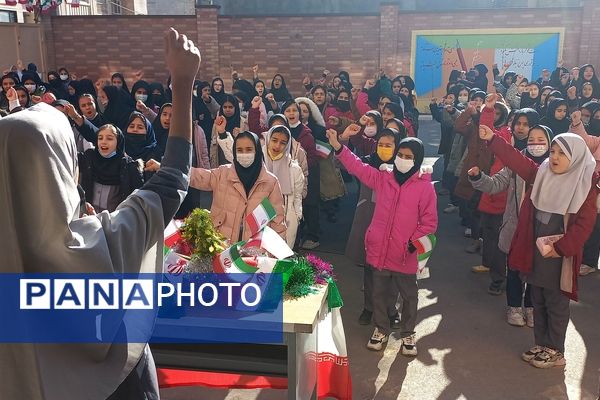 استقبال دانش‌آموزان مدارس شهرستان پردیس از دهه فجر انقلاب اسلامی ایران 