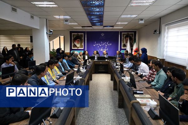 دیدار معاون پرورشی و فرهنگی وزارت آموزش‌وپرورش با نمایندگان پسر تشکل‌های دانش‌آموزی شیراز