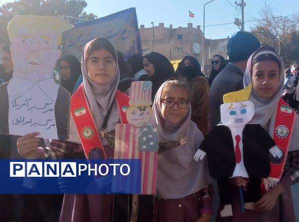 راهپیمایی 13 آبان با حضور حداکثری دانش آموزان در شهرستان نیشابور 