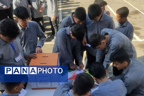 برگزاری انتخابات شورای دانش‌آموزی در مدارس منطقه کهریزک 