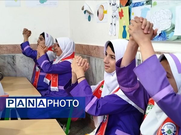 بازدید ارزیاب کشوری سازمان دانش‌آموزی در مدارس تمام پیشتاز شهرستان فاروج