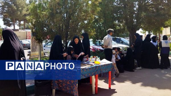 بازارچه مقاومتی در گلزار بهشت فضل نیشابور 