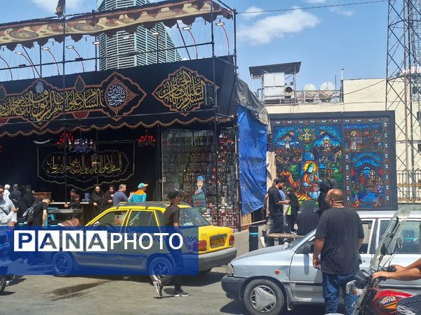 قدم‌هایی تا بهشت؛ جاماندگان اربعین در مشهد رهسپار حرم مطهر رضوی شدند