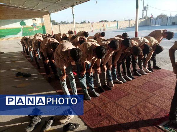 برگزاری نماز جماعت ظهر و عصر در مدرسه شهید حججی سیریک 