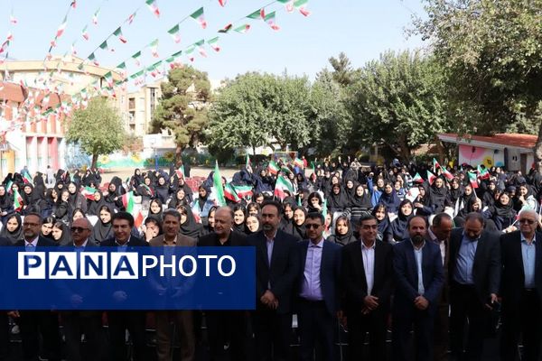 برگزاری آیین متمرکز بازگشایی مدارس در دبیرستان فاطمیه کرج